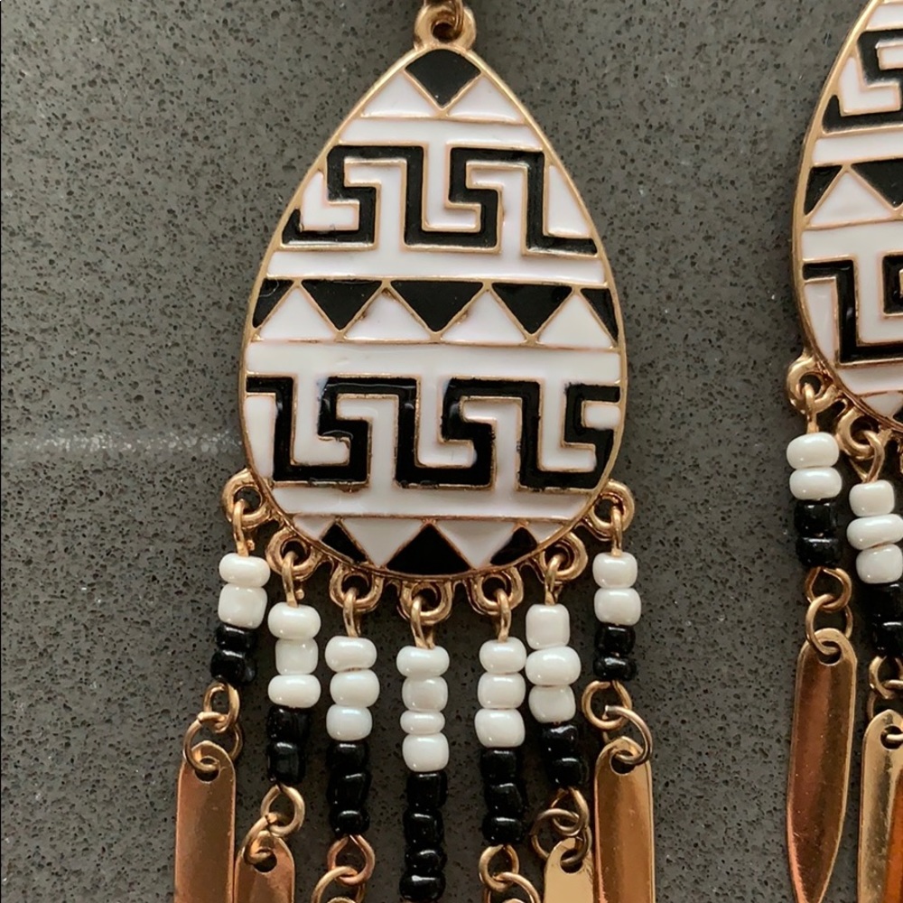 Dangle earrings. - Picture 2 of 4